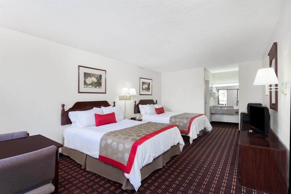 Travelodge By Wyndham Clarksville Zewnętrze zdjęcie
