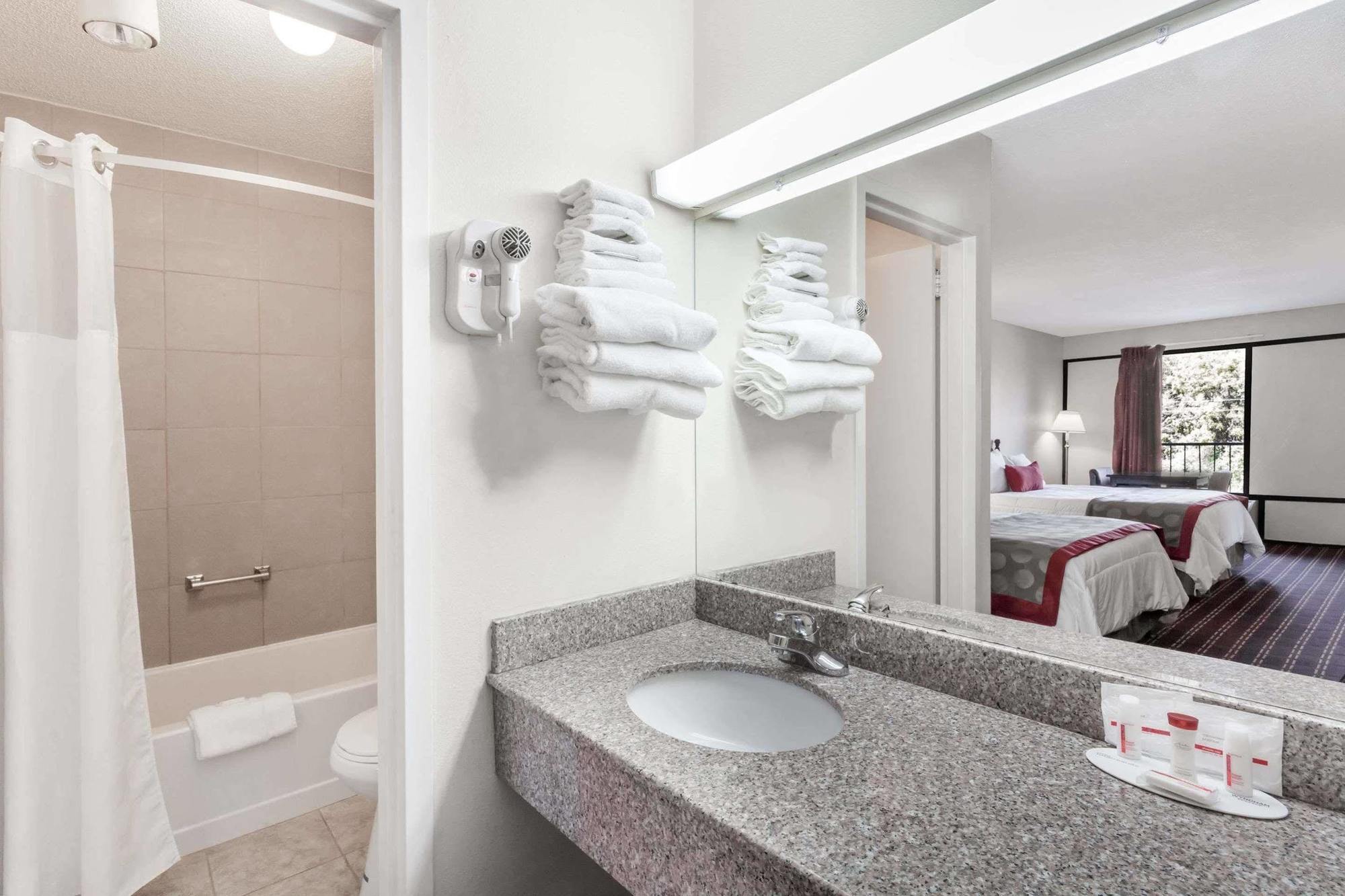 Travelodge By Wyndham Clarksville Zewnętrze zdjęcie