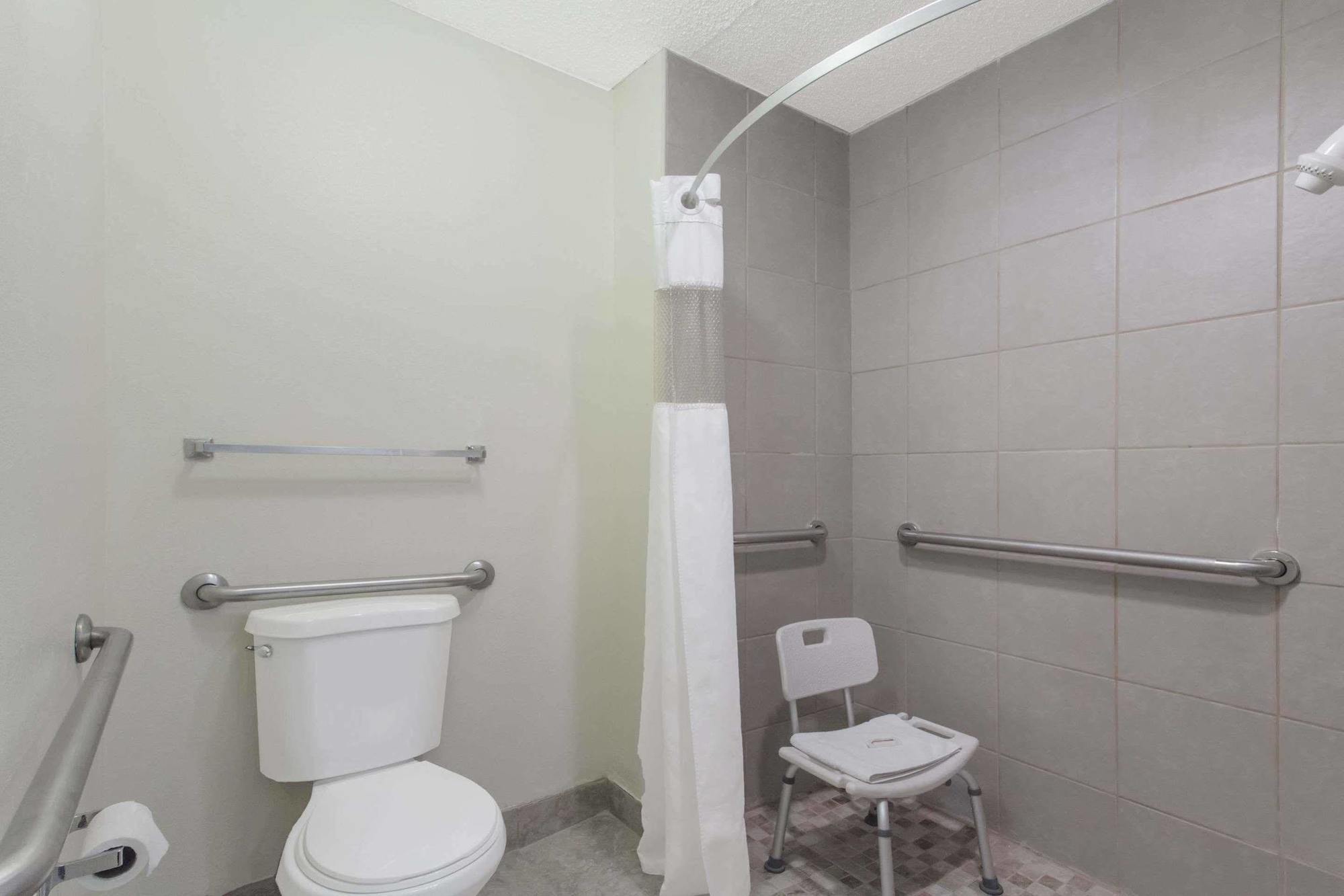 Travelodge By Wyndham Clarksville Zewnętrze zdjęcie